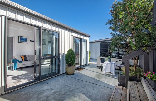 Mangawhai Heads Cottage | Sunnyside Spa Retreat - Mangawhai Holiday Home