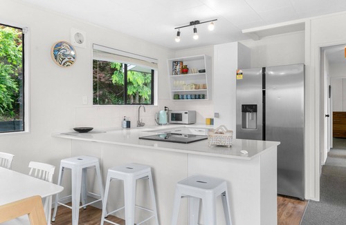Snells Beach House | Sunrise Point - Snells Beach Holiday Home