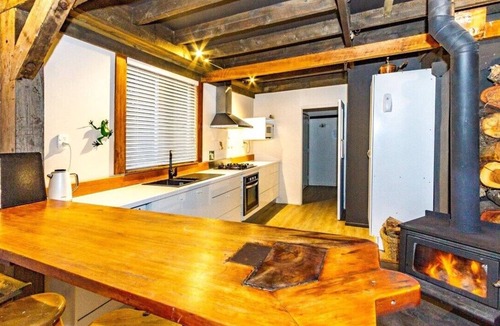 Rangataua Cabin | Superb Family-style Lodge