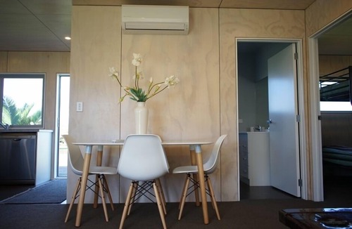 Warea House | Surf highway coast house. ocean front bach