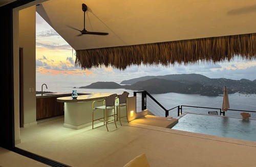 Cerro del Vigia House | Surround yourself with Unsurpassed Ocean, Bay, Beach, Mountain, and city views
