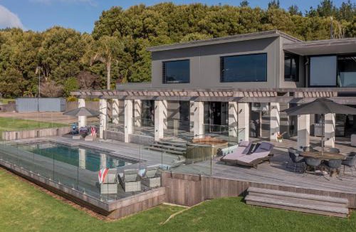 Whangapoua House | Te Punga Lodge - Whangapoua Beach Luxury Villa