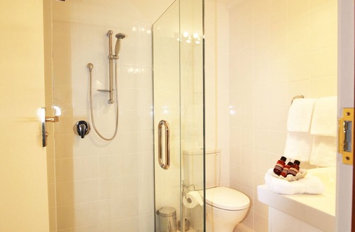 Te Puru Cabin | Te Puru Beach Lodge