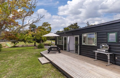 Matakana House | Ten 37 - Matakana Holiday Home