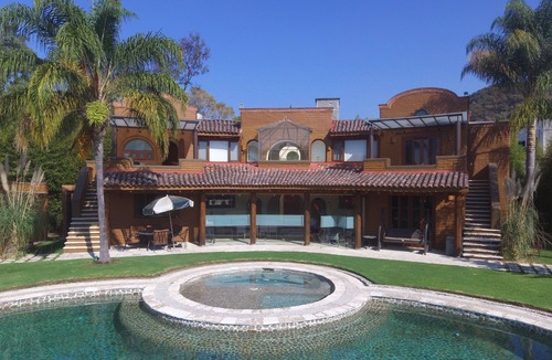 Cuernavaca Villa | The Adobe House is close to Tepoztlan (10 km) andCuernavaca (10 km)