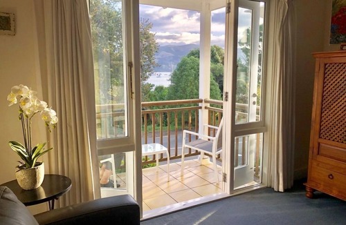 Akaroa Apartment | The Bruce Waterfront Apartments by AVI
