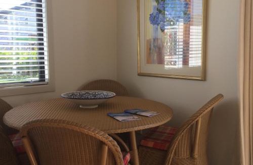 Point Wells Apartment | The Cottage at 95a - self contained, quiet and peaceful