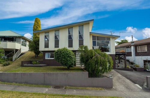 Two Mile Bay House | The Family Hub with wifi and pets