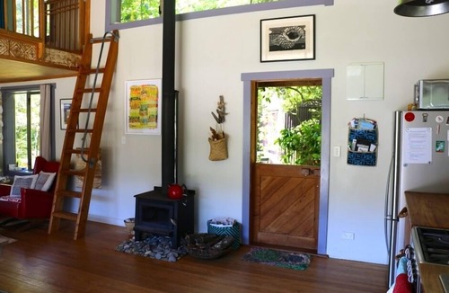 Collingwood House | The Library Bach - A special place people love!