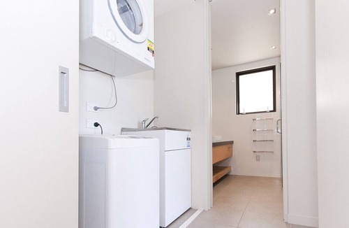 Tairua Cottage | The Lookout - Tairua Holiday Home