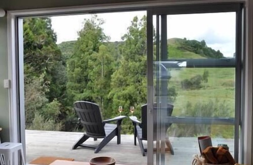 Te Anga House | The Rimu Hut: Luxury riverside and off-grid