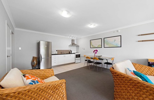 Papamoa Beach Cottage | The Sandcastle - Papamoa Holiday Apartment