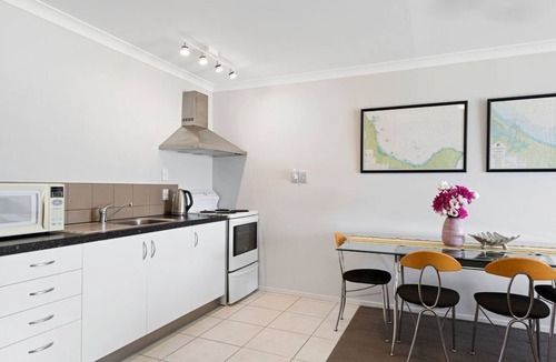 Papamoa Beach Cottage | The Sandcastle - Papamoa Holiday Apartment