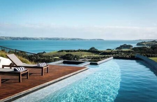 Ostend House | This stunning property is the ultimate tropical resort.