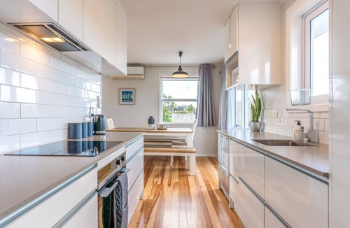 Oneroa House | Ti Cottage Oneroa | Stay Waiheke