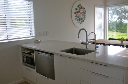 Leigh Cottage | Tiromoana - Mathesons Bay Holiday Home