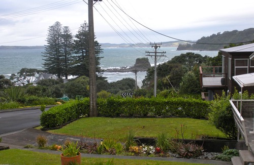 Leigh Cottage | Tiromoana - Mathesons Bay Holiday Home