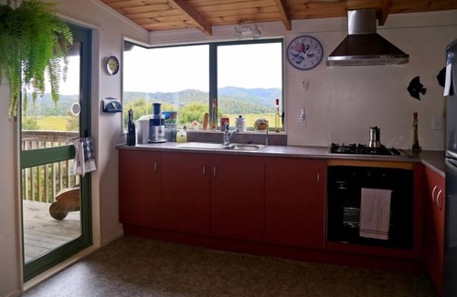 Haruru House | Treetops - Spectacular river and sea views