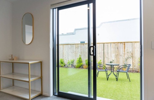 Trentham House | Trentham Jewel: Stylish 2-BR Retreat