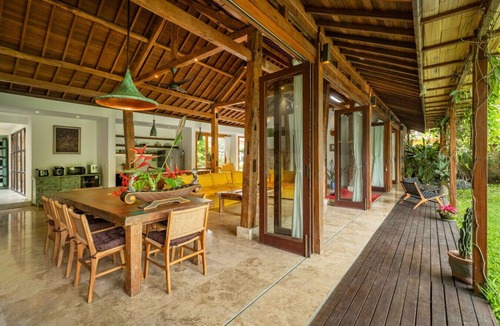 Kutuh Kaja Villa | Tropical 4BR Villa w/Infinity Pool in ubud, 6 mins to central