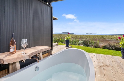 Tanners Point Cabin | Tui Moana Lodge Island view with outdoor bath