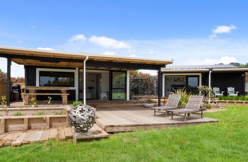 Tanners Point Cabin | Tui Moana Lodge Island view with outdoor bath