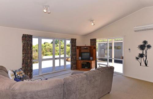 Tata Beach House | Tuis on Tata - Golden Bay Home Tata Beach