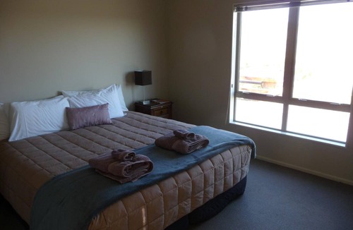 Waipiata Bed & Breakfast | Tussock Lodge Waipiata