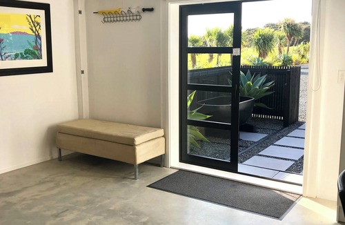 Mahurangi West House | Unique 3 bedroom property, 40 Mins from CBD