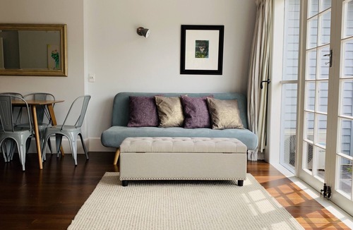 Saint Albans Cottage | Uptown City Haven - Christchurch Townhouse