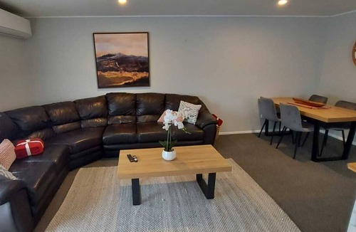 Waipawa Cottage | Valley Cottage - Modern Cottage in a peaceful rural setting - close to town