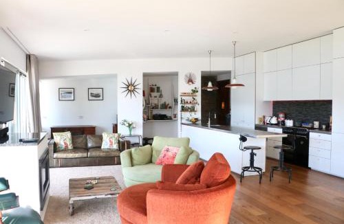 Akaroa House | Views Views Views - Taka Retreat - Akaroa Home