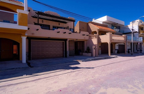 Villas de Las Palmas House | Villa de Las Palmas 3BR Holiday Rental Home