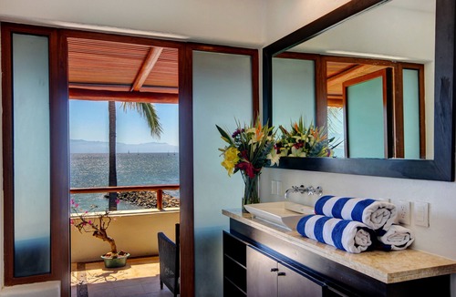 La Cruz de Huanacaxtle House | Villa Turquesa - Spacious and luxurious 7 bedroom beachfront villa