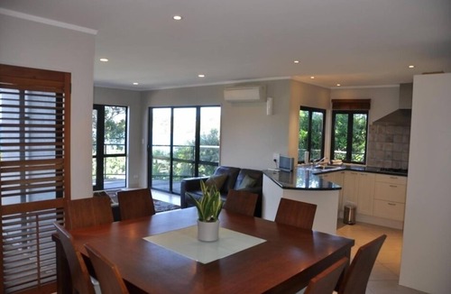 Oneroa House | Waiheke Beach Villa Oneroa