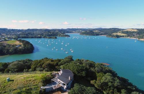 Surfdale House | Waiheke Island Vineyard Holiday Houses