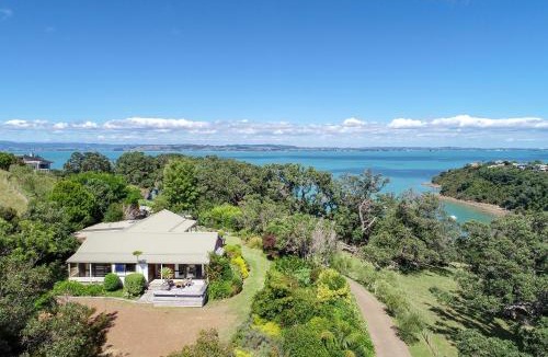 Surfdale House | Waiheke Island Vineyard Holiday Houses