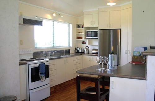 Waihi Beach Cottage | Waihi Getaway - Waihi Beach Holiday Home