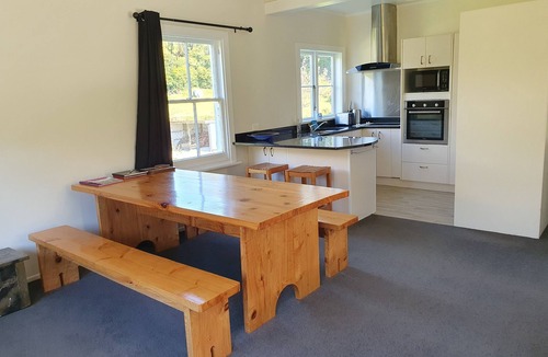 Waikino House | Waikino - Karangahake Bach and Accommodation