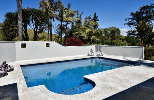 Gisborne House | WAINUI GARDEN HIDEAWAY a little gem in a garden paradise