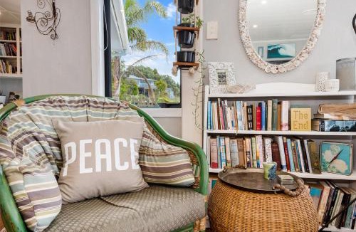 Waipu Cove House | Waipu Cove Palm Cottage - Waipu Cove Holiday Home