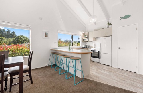 Waitahanui House | Waitahanui Lake House - Lake Taupo Holiday Home