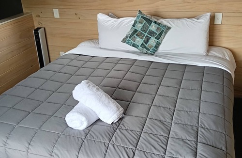 Waitomo Caves Hotel | Waitomo Village Chalets Home of Kiwipaka