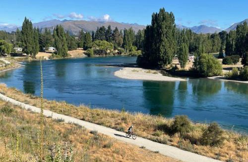 Albert Town Apartment | Wanaka Riverside Townhouse Retreat
