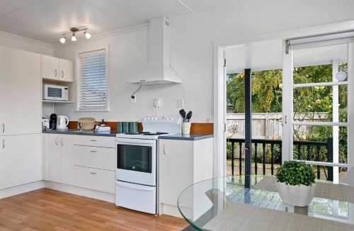 Taupo House | Wanderlust Retreat- Quaint and Romantic Cottage
