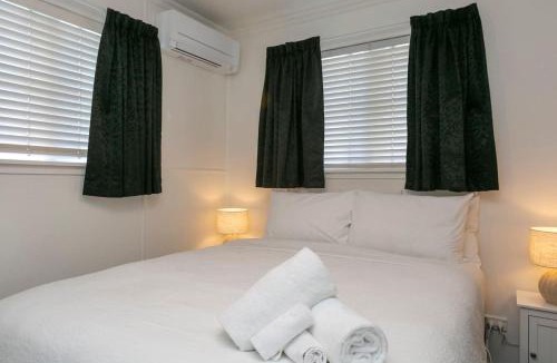 Taupo House | Wanderlust Retreat- Quaint and Romantic Cottage
