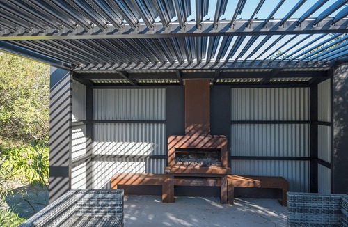 Mapua House | Waterfront Classic Kiwi Bach