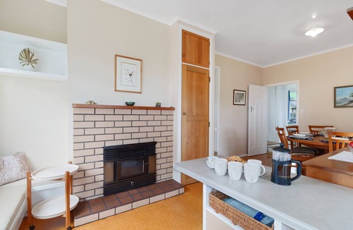 Thames House | Whare Nui on Rennie - Thames Holiday Home
