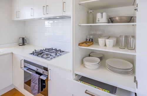 Northcote House | White Beauty in the North Shore Retreat- Sky TV