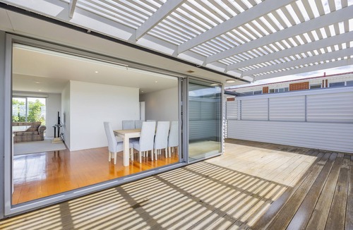 Northcote House | White Beauty in the North Shore Retreat- Sky TV